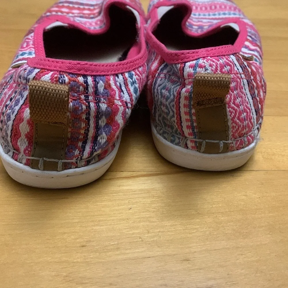 Sanuk Brook TX size 9 pink multi patterned fabric boho slip on shoe GUC